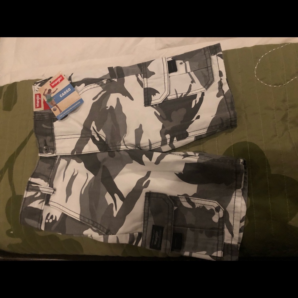Boys size 6 cargo shorts